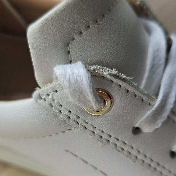 Want Les Essentiels Lalibela calf leather sneakers. 🤍 - Picture 10 of 14